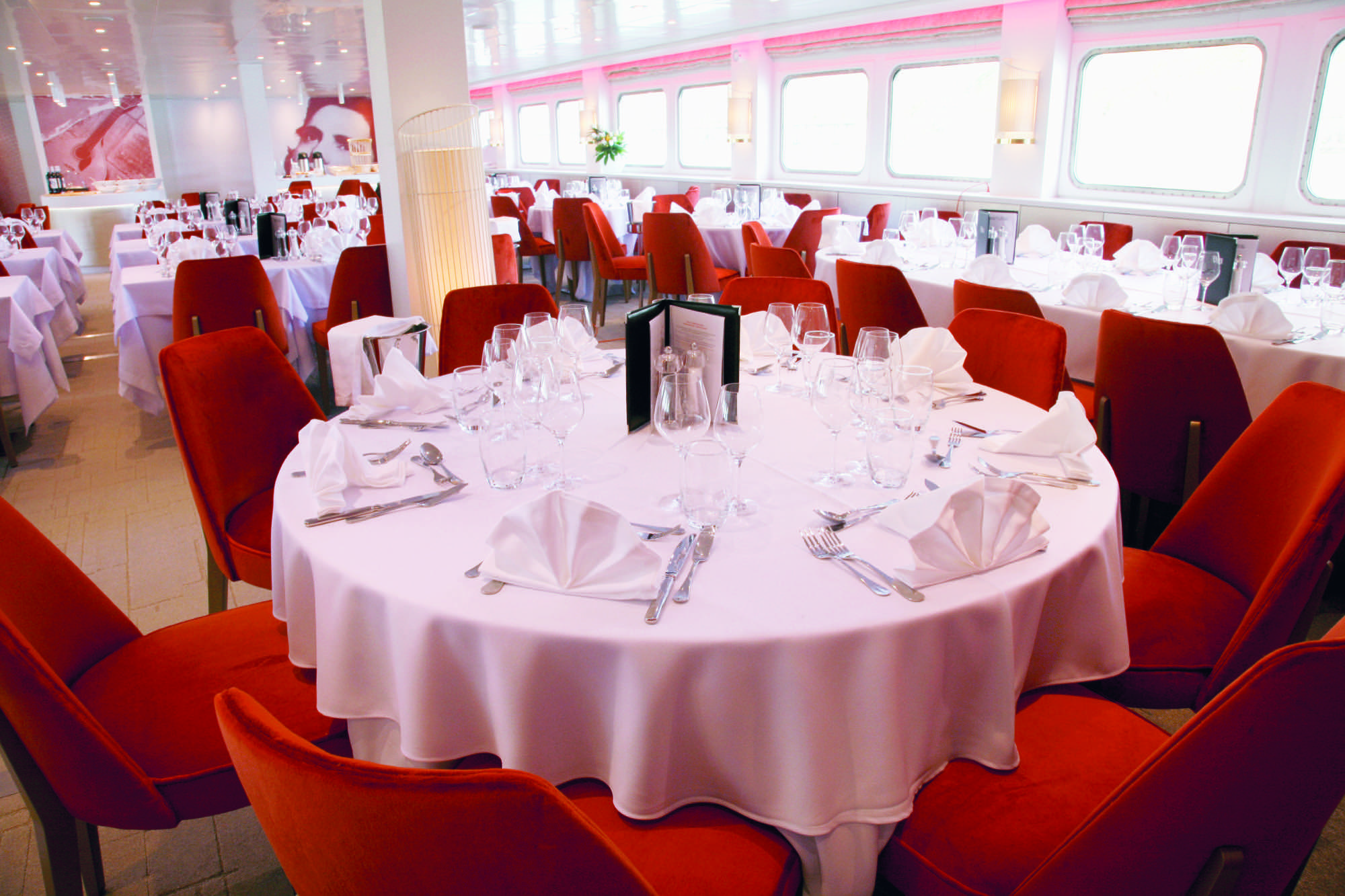 CroisiEurope MS Amalia Rodrogues Restaurant 1.jpg